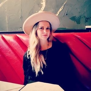 Meet your Posher, Virginia